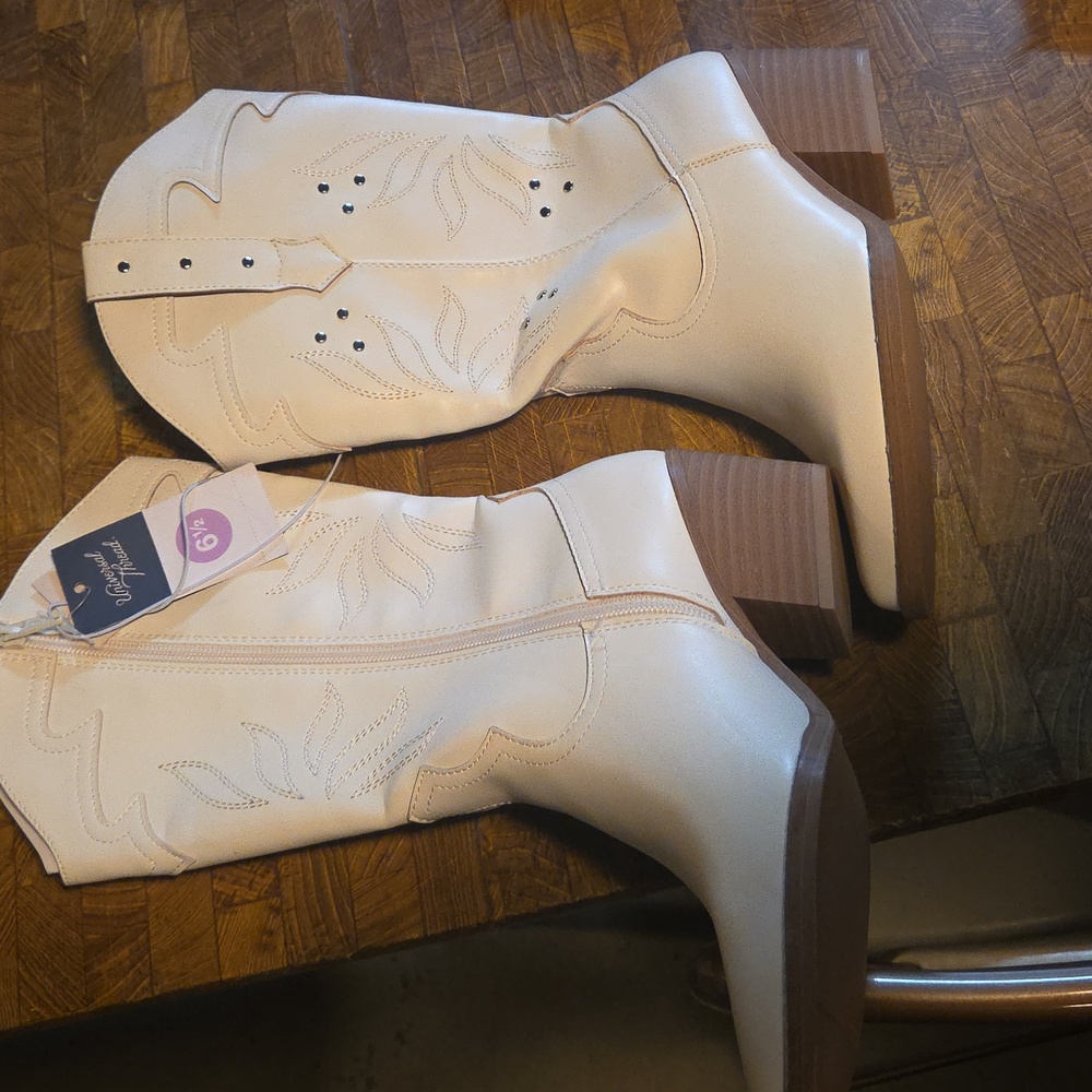 Universal Thread Cream Heeled Boots